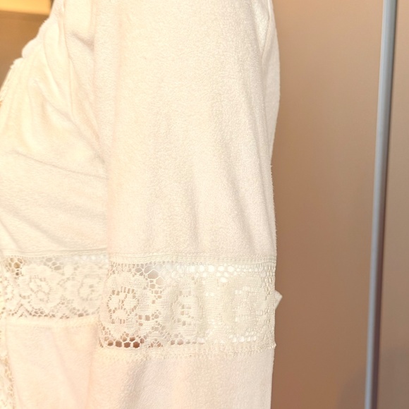 Anna Huling Boho Ecru Blouse with Lace - Picture 3 of 7